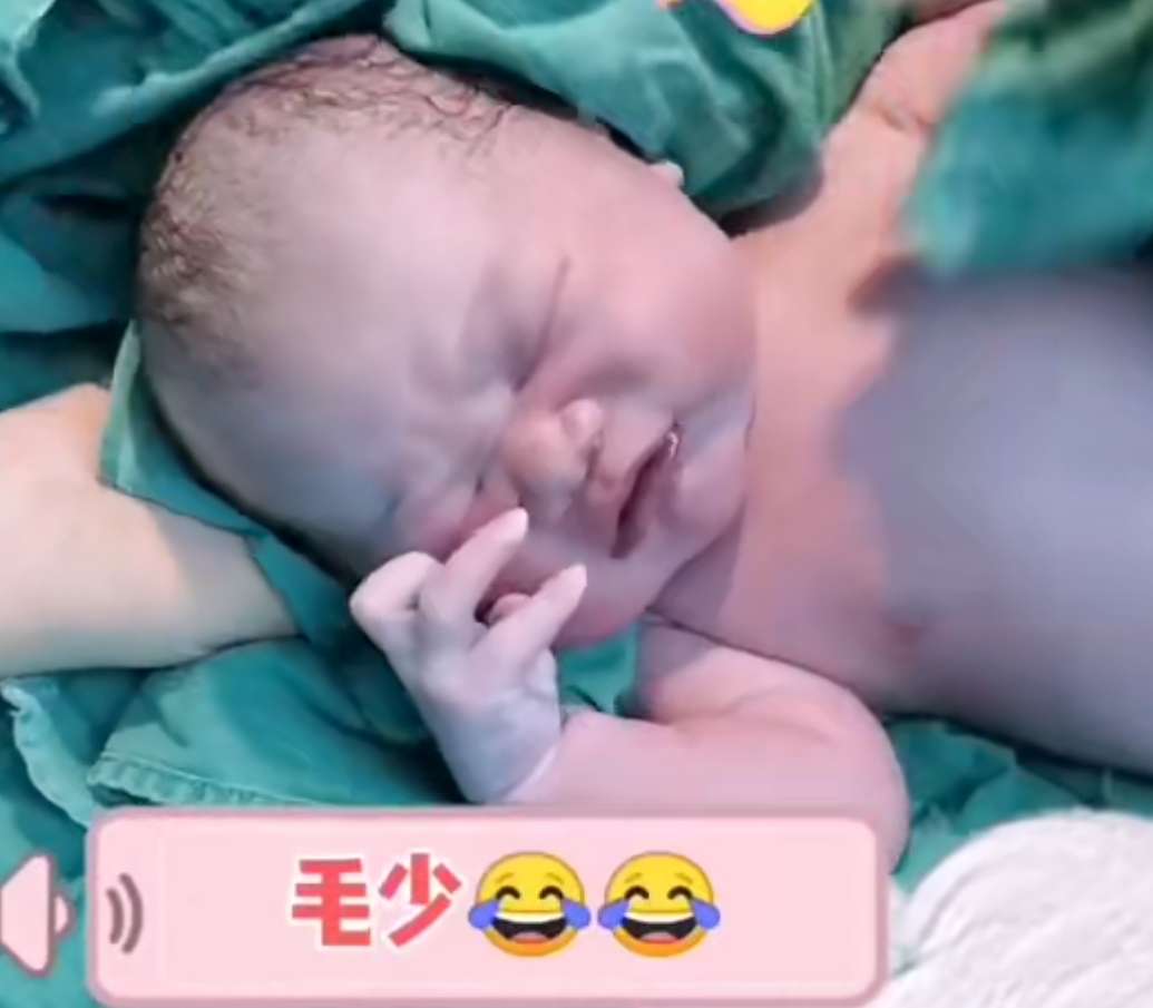 同样都是新生儿，头发疏密却大不同，4招教你解决孩子“秃”烦恼