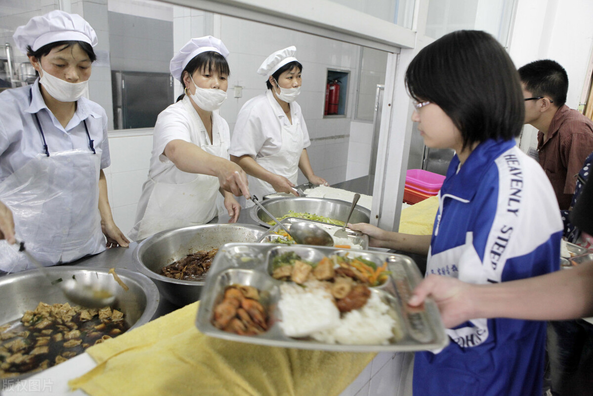 投20万大学食堂开店，每天卖六千赚到手却差点亏钱！食堂开店必看