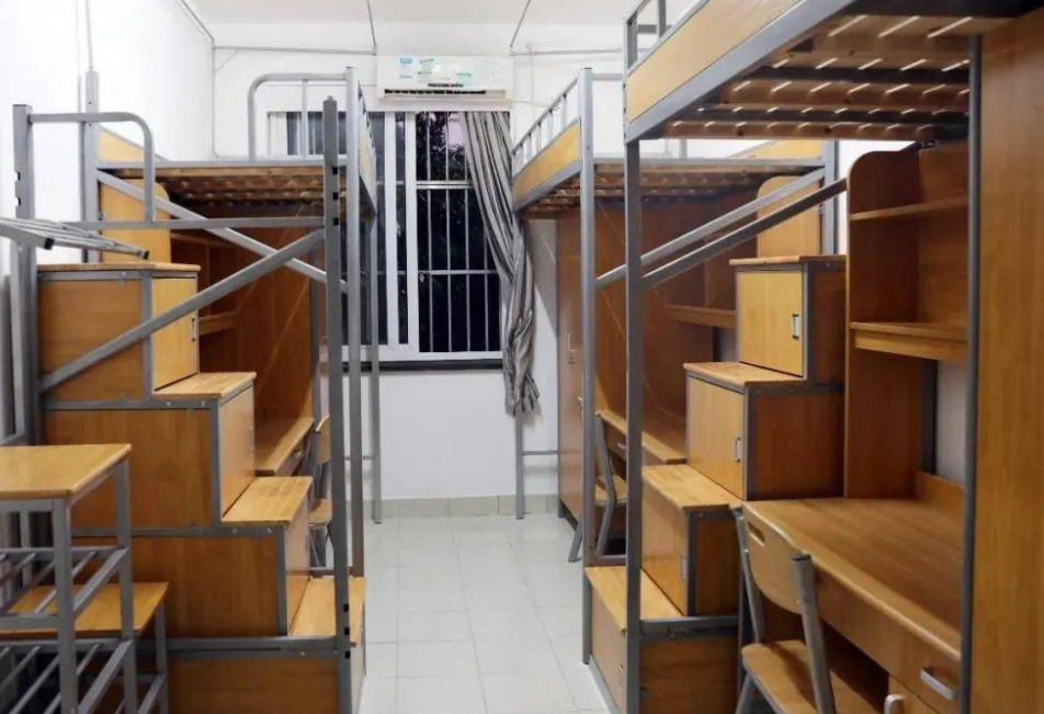 因住宿条件好而闻名的大学，一边休息一边吹海风，你羡慕了吗？