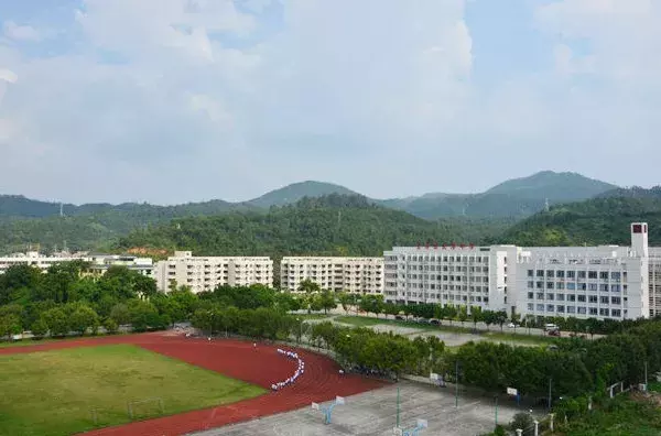 广州南洋理工职院开五十余场“大型网友见面会”，只为遇见你