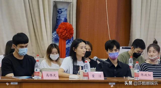 艺人和经纪人参加艺德培训引发热议，网友：某些无德之人学有何用