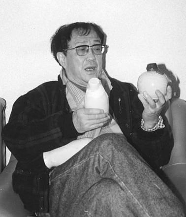 谢晋：4个子女3个低智，唯一正常的孩子患癌离世，一生比黄连还苦