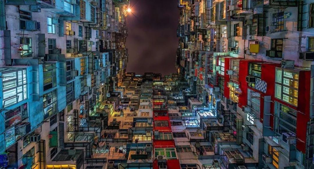 “这是香港，李嘉诚，李家的城”