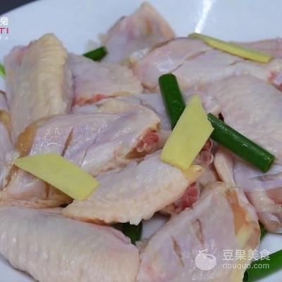 腐乳鸡翅,腐乳鸡翅的家常做法