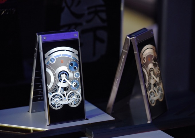 最前线｜三星未放弃中国市场，新款土豪机售价接近2万元