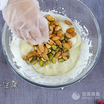 台湾牛轧糖（手把手教你做台湾正宗牛轧糖）