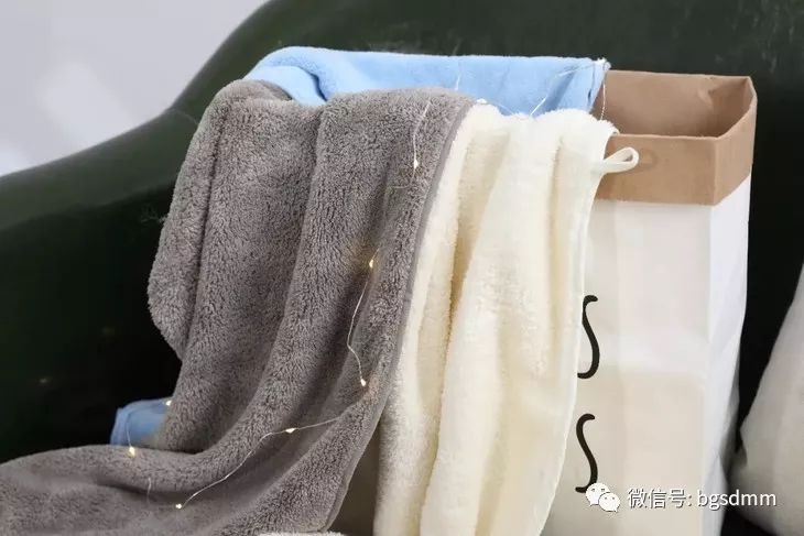 永不发臭的日本抗菌除螨毛巾，比纯棉毛巾好用10000倍，3秒吸干1斤水！家里毛巾该升级了