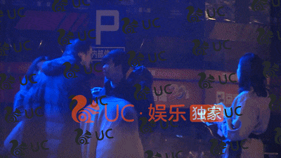 李云迪当街方便，胡歌拍戏就近解决，都是随地小便为啥双标？