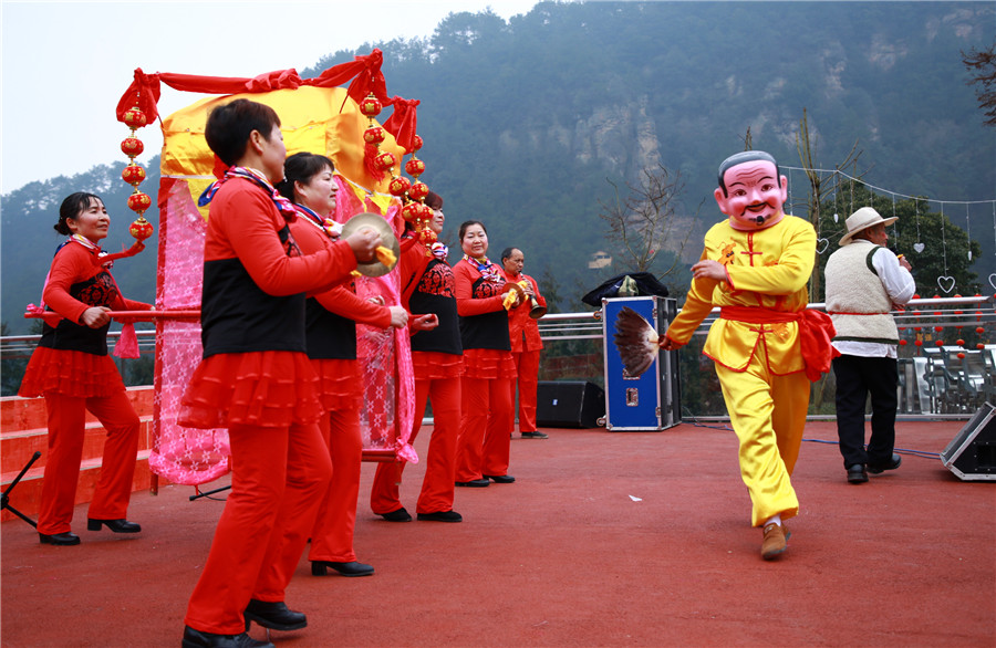 广安邻水县五华山景区举行首届民俗文化旅游节