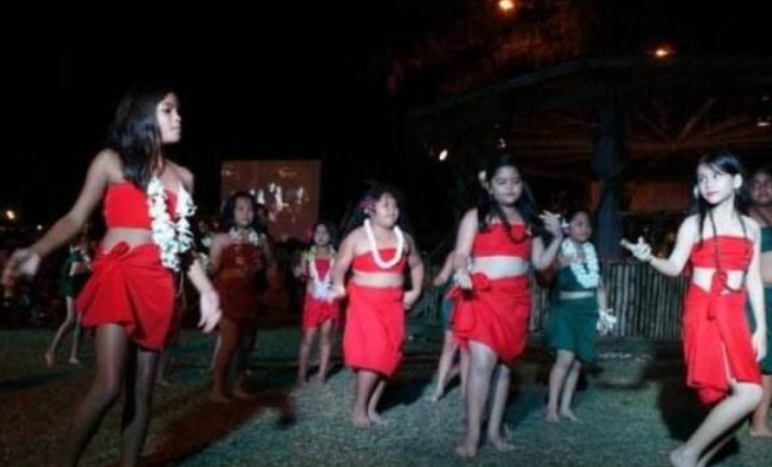 美国有一个神秘部落，女性喜欢用贝壳当衣服，地位比男性高！