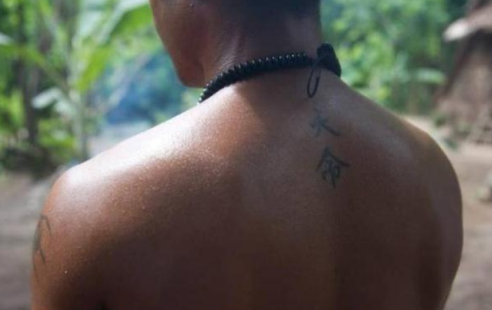 美国有一个神秘部落，女性喜欢用贝壳当衣服，地位比男性高！