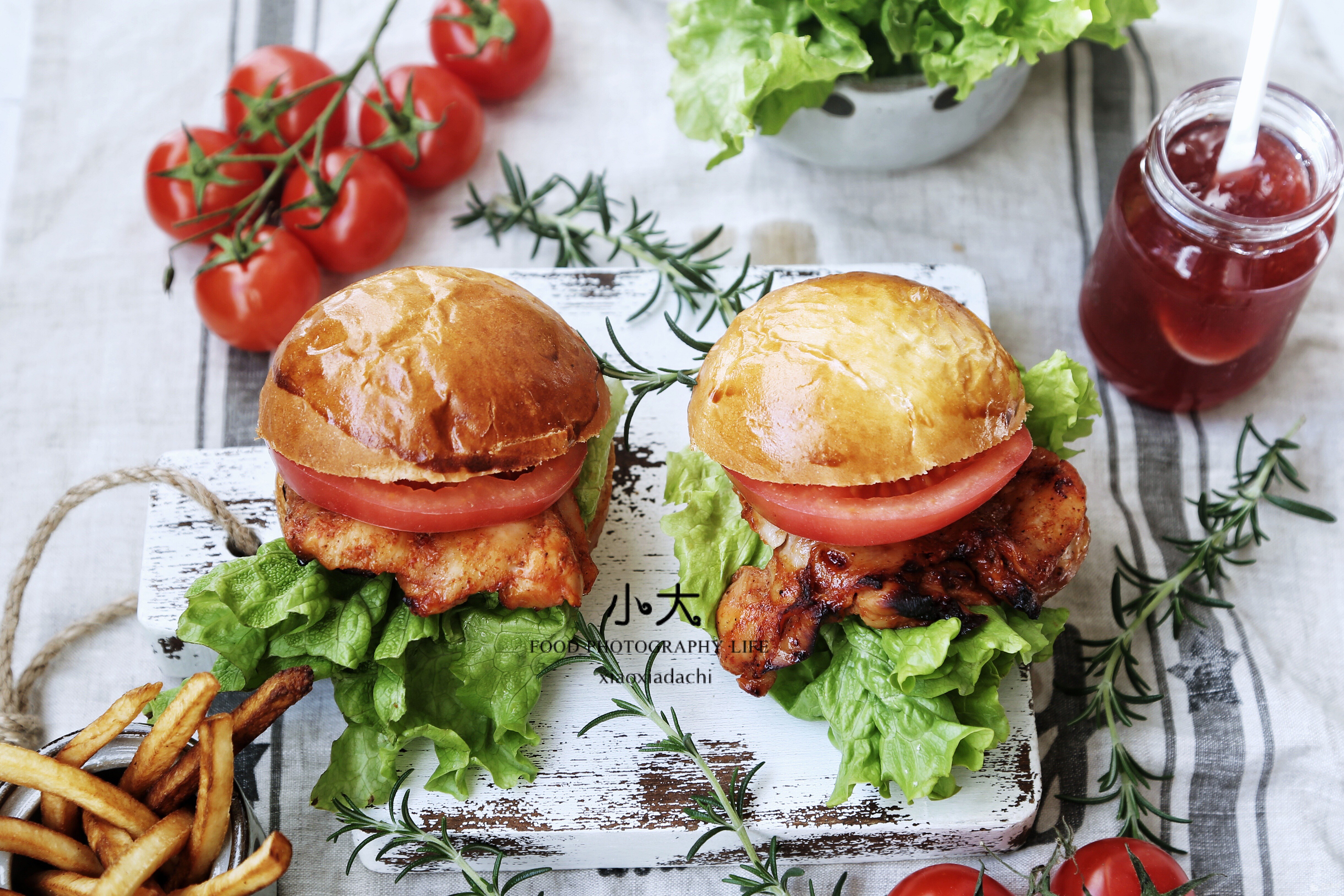 这样的#精品菜谱挑战赛#奥尔良烤鸡腿堡你吃过吗？