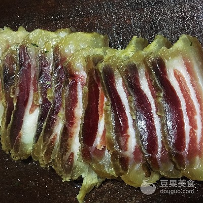 这样的#精品菜谱挑战赛#烟熏肉炒蒜苗你能吃多少？