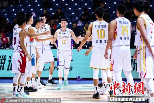 刘帅cba哪里人(打野球 辗转NBL 3次受挫：CBA选秀探花的追梦之路)