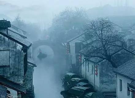 一袭江南梦，醉卧烟雨中！