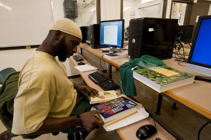 这所世界上最凶残的大学，学生都是杀人、抢劫犯却打败哈佛学霸：重启人生，任何时候都不晚