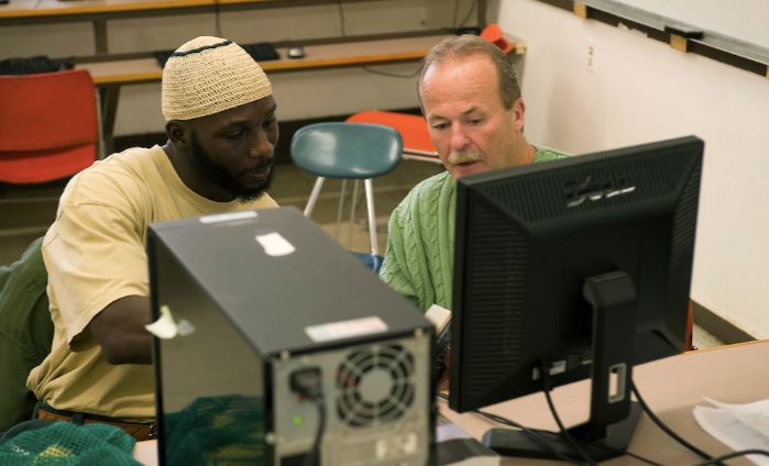 这所世界上最凶残的大学，学生都是杀人、抢劫犯却打败哈佛学霸：重启人生，任何时候都不晚