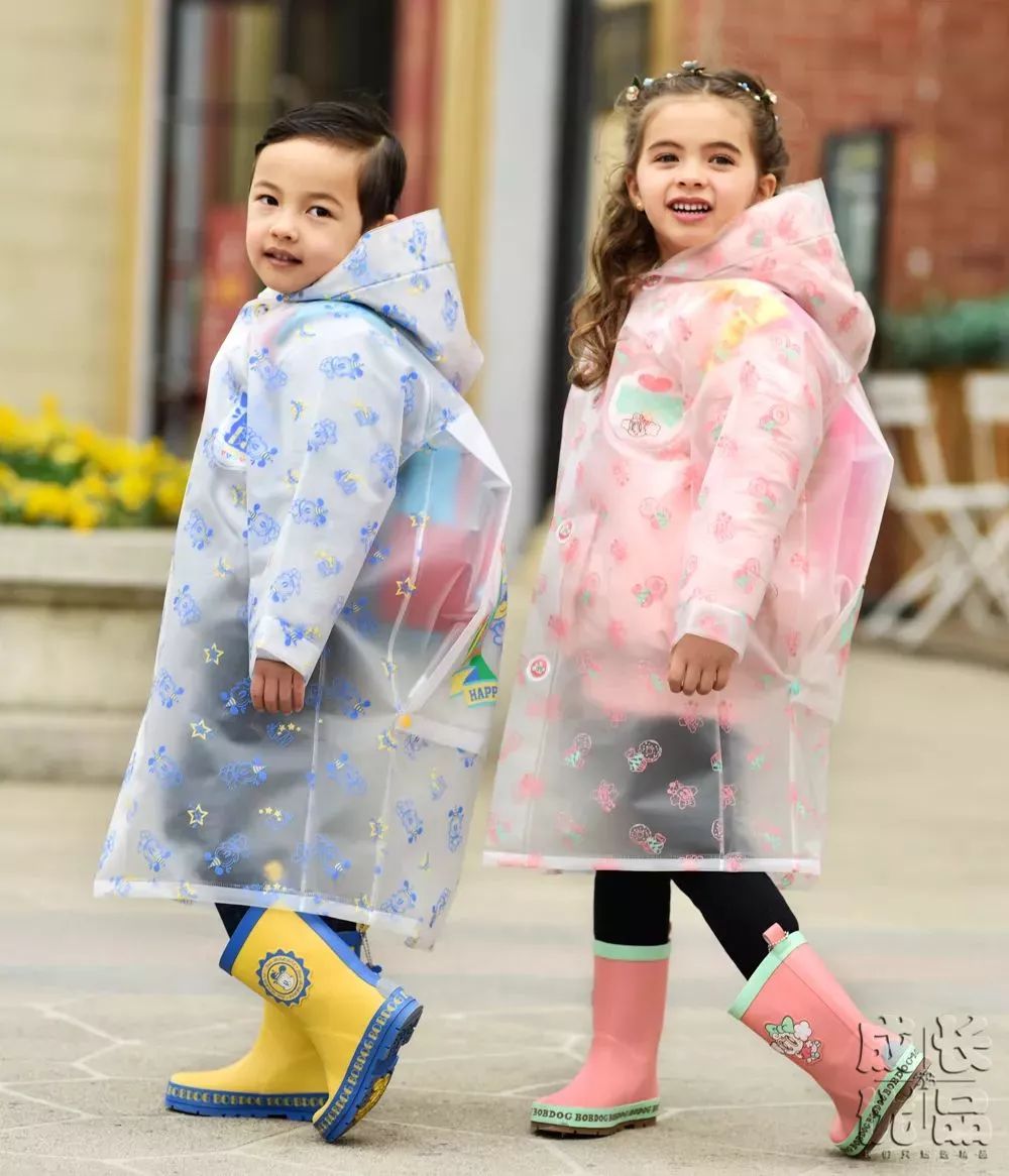一件能穿好几年，给孩子选雨具，需要避开这些坑丨明日团