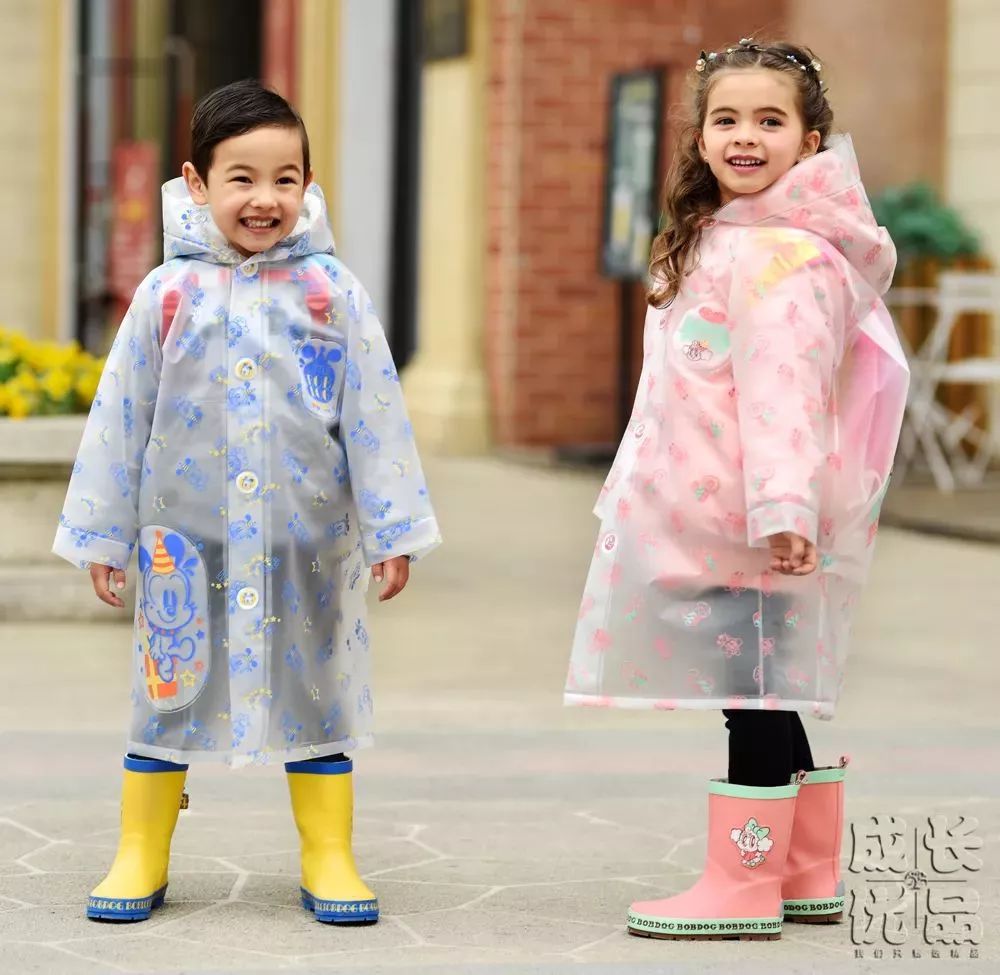一件能穿好几年，给孩子选雨具，需要避开这些坑丨明日团