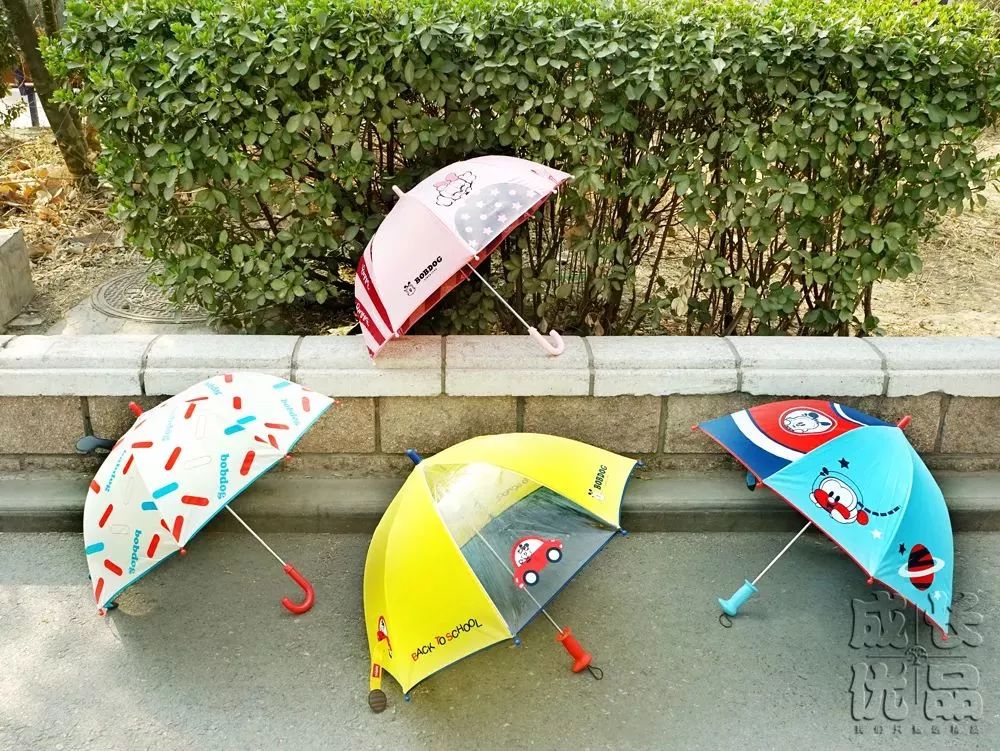 一件能穿好几年，给孩子选雨具，需要避开这些坑丨明日团