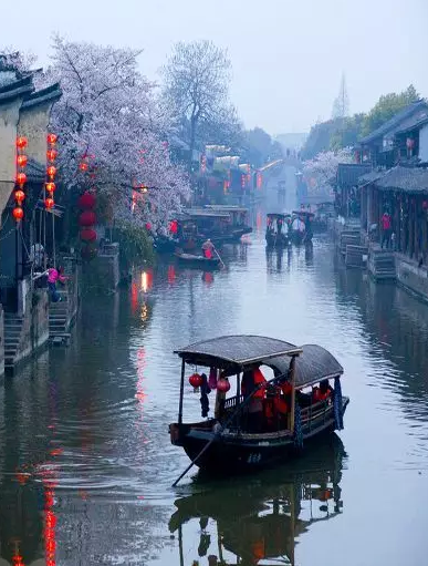 一袭江南梦，醉卧烟雨中！