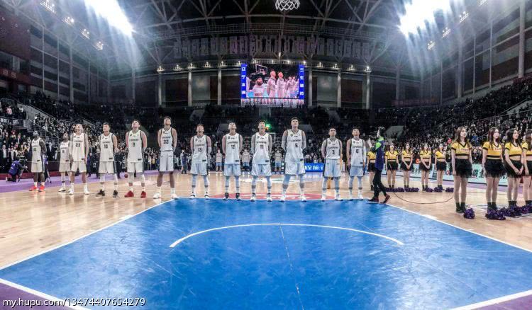 cba地板为什么不好看(硬核科普！为什么CBA地板不如NBA“颜值高”？)