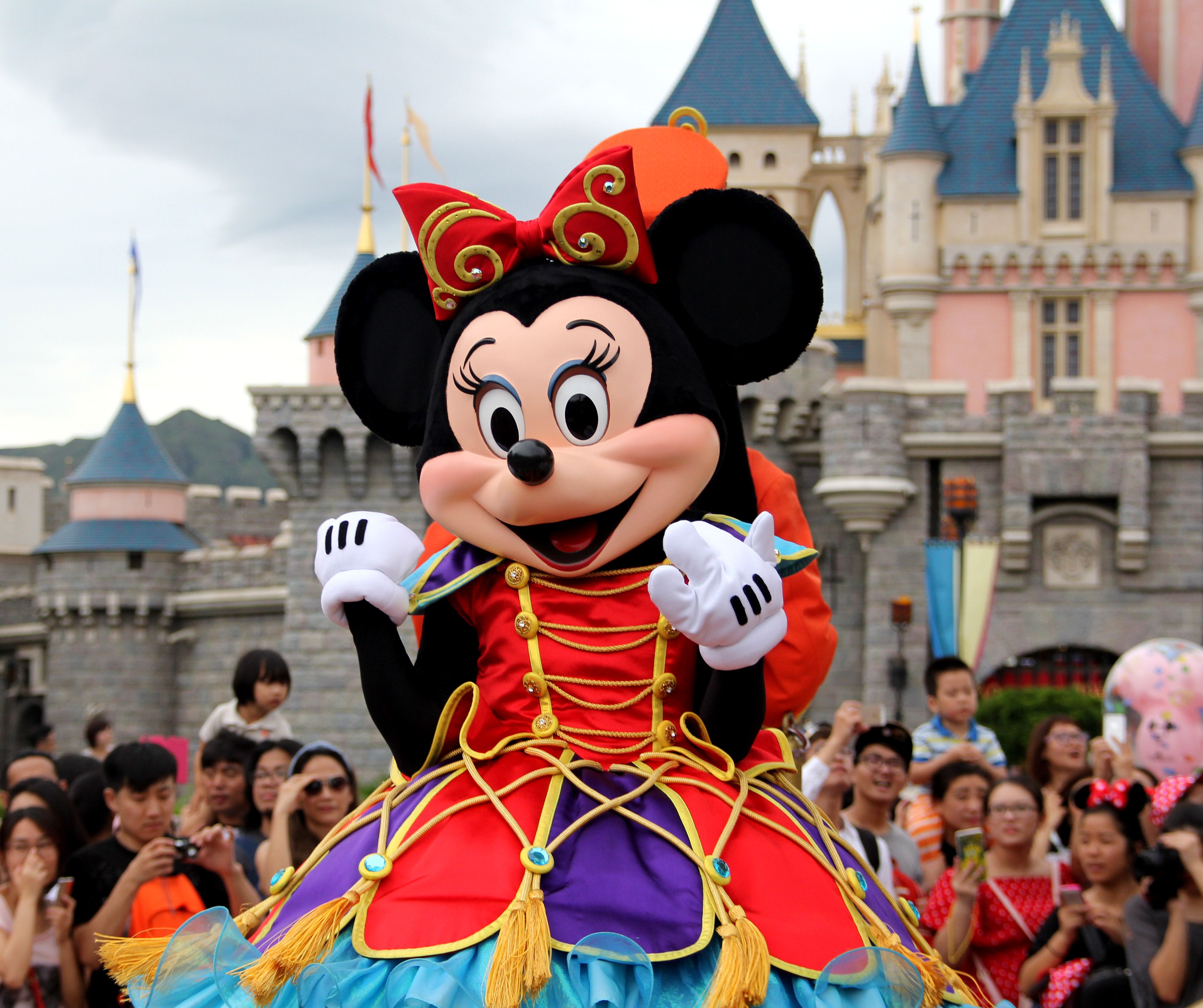 香港迪士尼门票涨价至639港元，和上海迪士尼比哪家更便宜？
