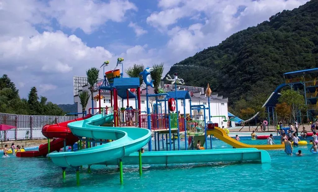 水上乐园高山富硒温泉值得一提的是秋浦河的夜景,可以称得上是"天籁