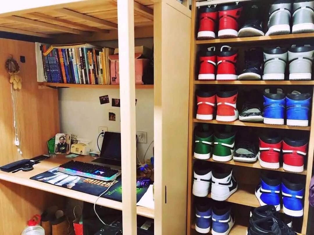 一年学费8W+的大学，吃什么？