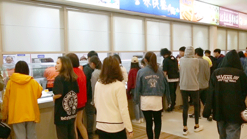 一年学费8W+的大学，吃什么？