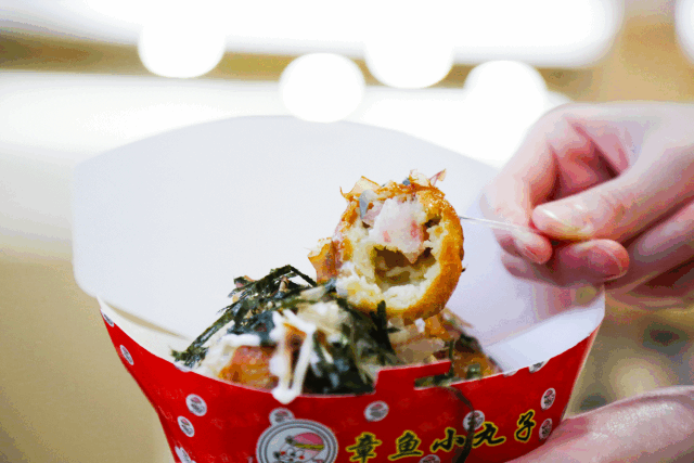 一年学费8W+的大学，吃什么？