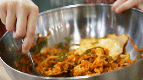 一年学费8W+的大学，吃什么？