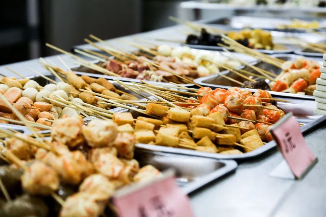 一年学费8W+的大学，吃什么？