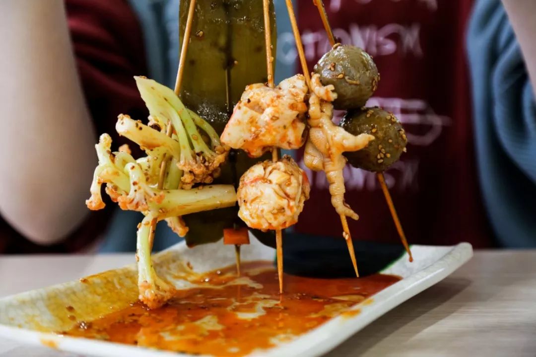 一年学费8W+的大学，吃什么？