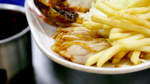 一年学费8W+的大学，吃什么？