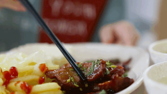 一年学费8W+的大学，吃什么？