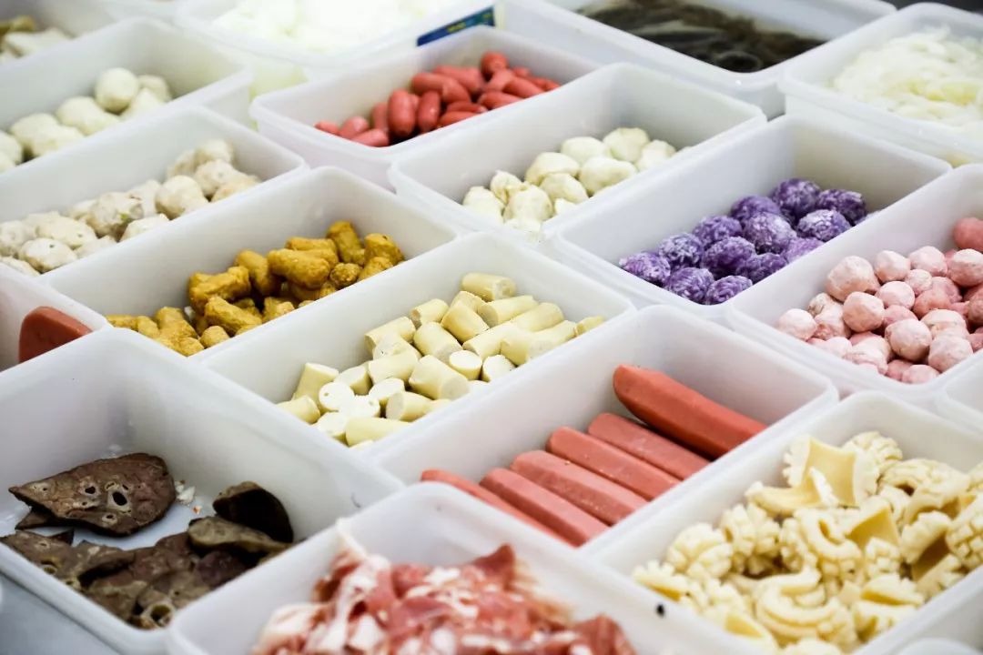 一年学费8W+的大学，吃什么？