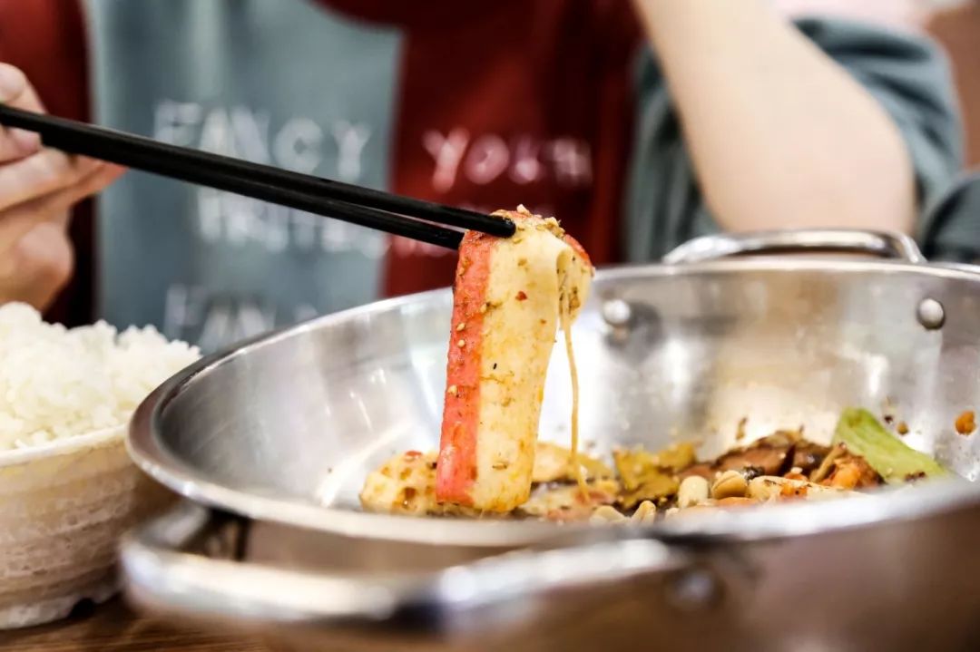 一年学费8W+的大学，吃什么？