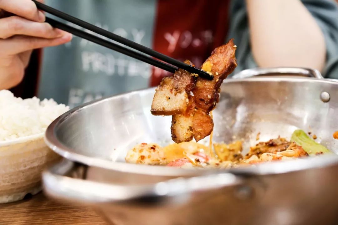 一年学费8W+的大学，吃什么？