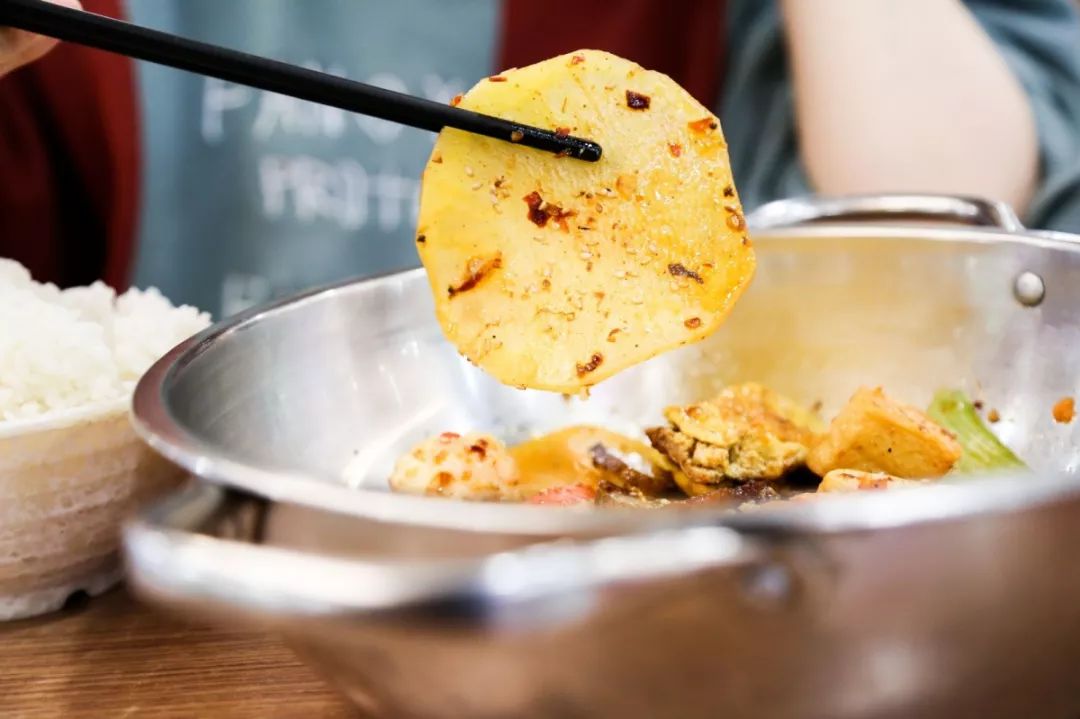 一年学费8W+的大学，吃什么？