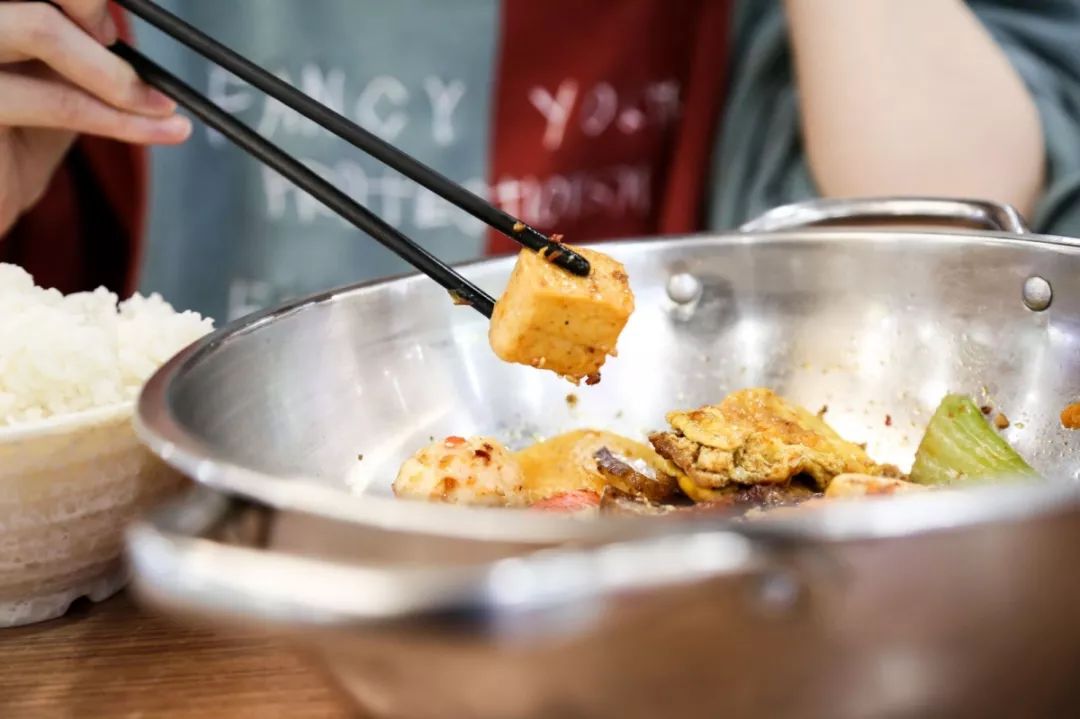 一年学费8W+的大学，吃什么？