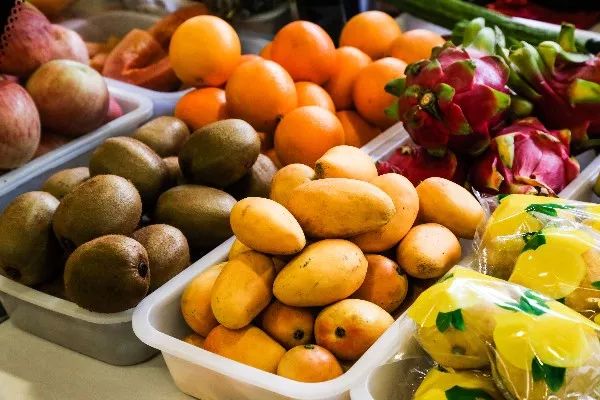 一年学费8W+的大学，吃什么？