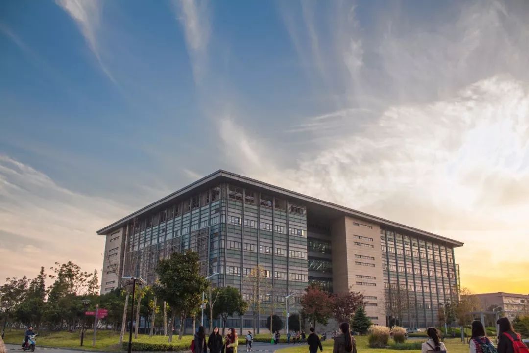 华东师大与上海：致敬历史 展望明天！