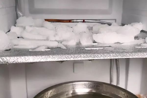 冰箱怎么除霜（手把手教你解决冰箱除霜问题）