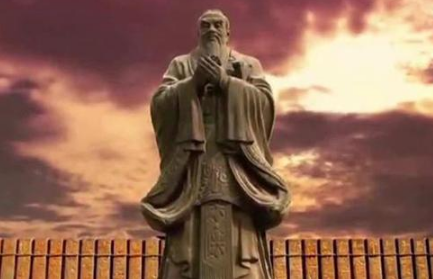 其实,孔子的牙齿叫做"骈齿",是一种缺陷,即牙齿相互重叠,说白了就是长