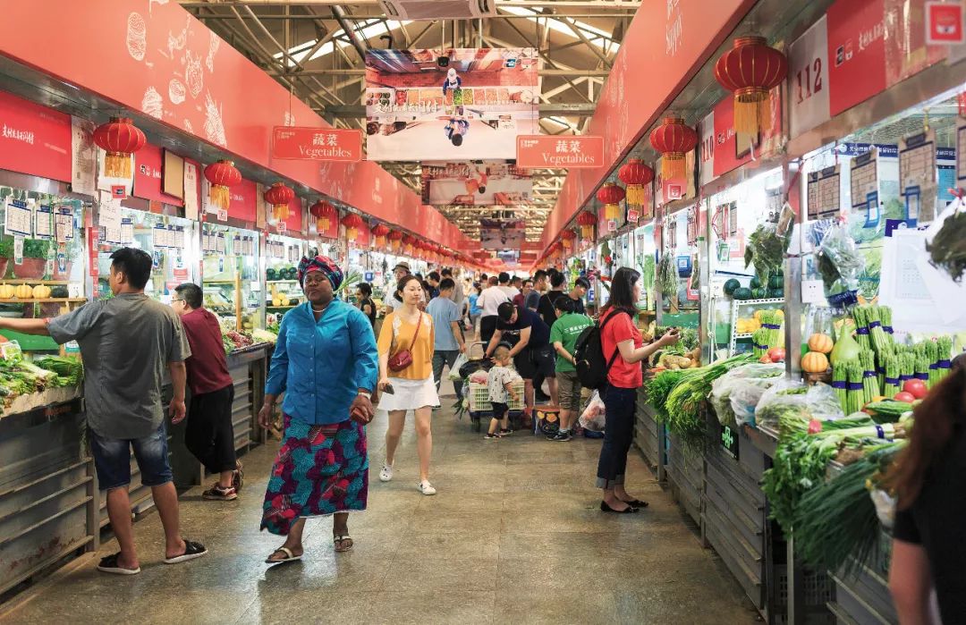 三源里菜市场往事：在自由市场接连消失的北京，每个幸存的菜市场都显得格外珍贵