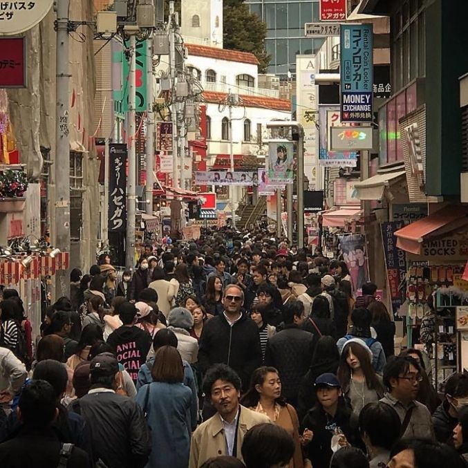 一外国人来日租房，将2.4㎡的小公寓改造成一房一卫一厅惊呆网友