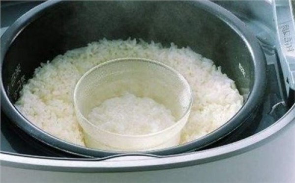 不小心米饭煮夹生了怎么办？使用这个方法一下就煮熟了