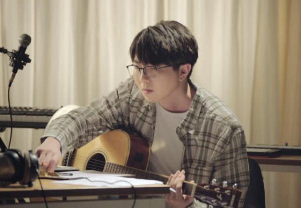 爆红第5年，被华晨宇否定的毛不易，终于开始融入娱乐圈