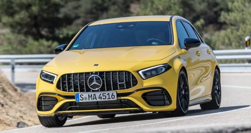 AE试驾全新AMG A45 S：这车快到摄像头都拍不清是啥车